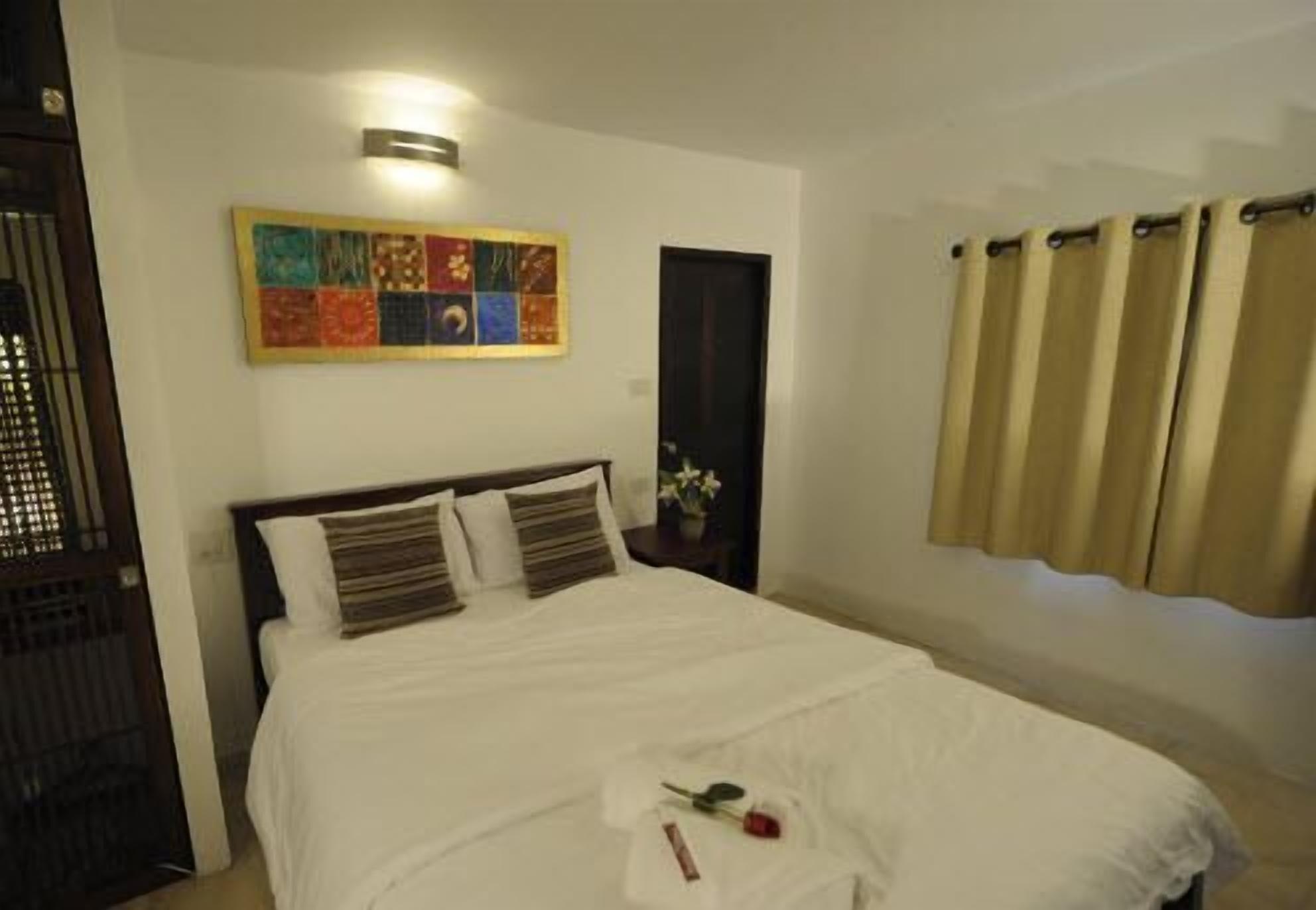 Baantalay Thungwualaen Hotel Pathiu Buitenkant foto